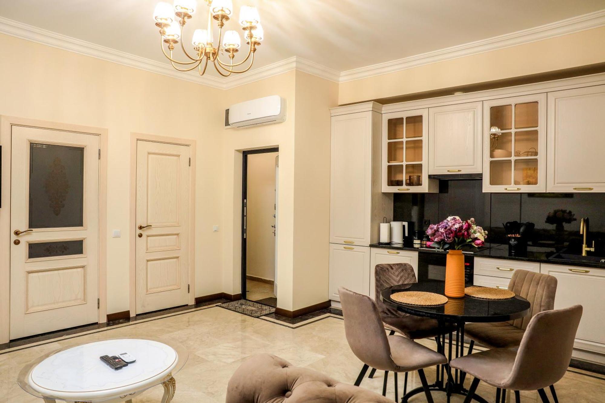 4Elements Apartments - One Br Apartments On Republic Square Erevan Esterno foto
