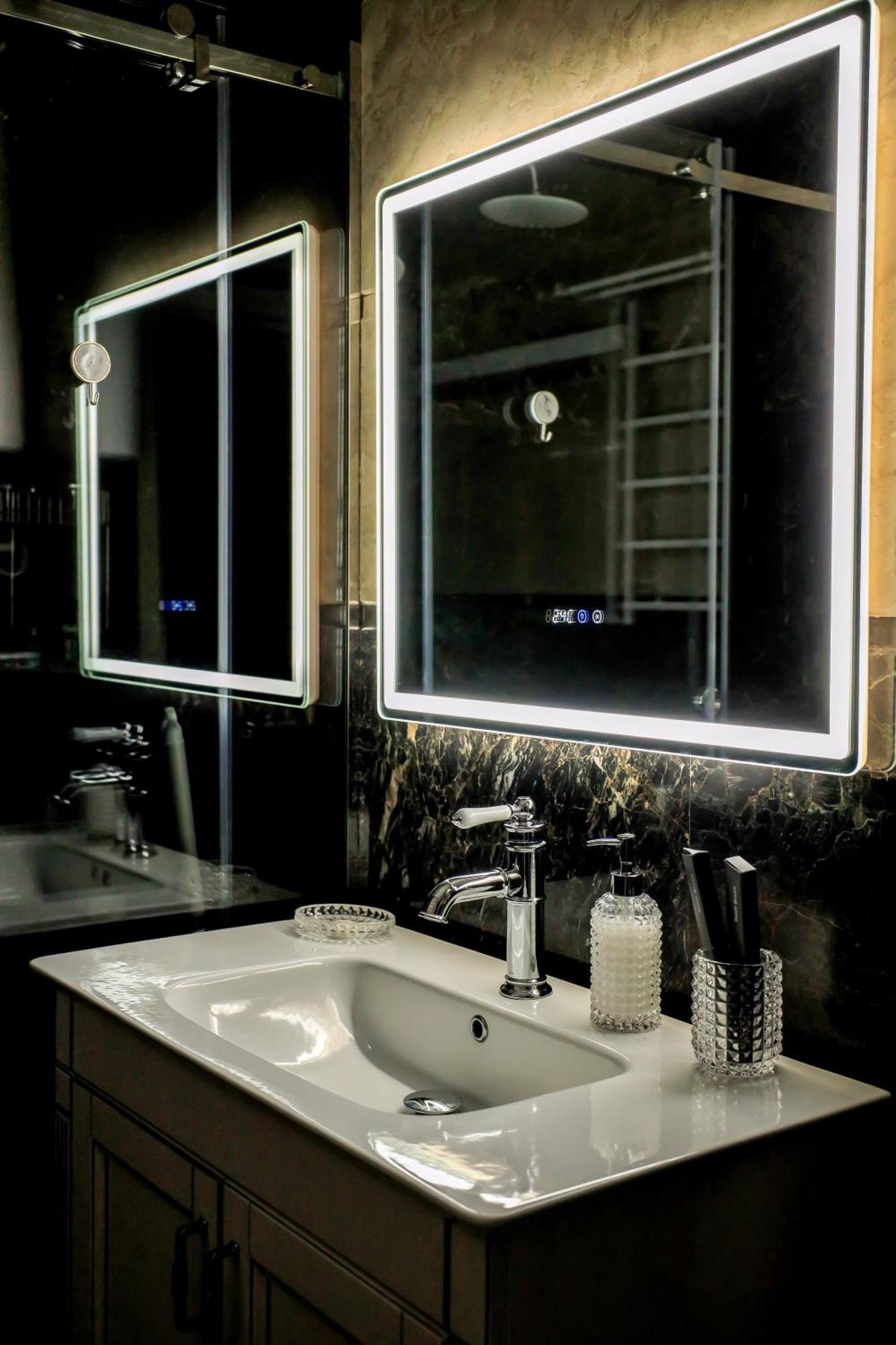 4Elements Apartments - One Br Apartments On Republic Square Erevan Esterno foto