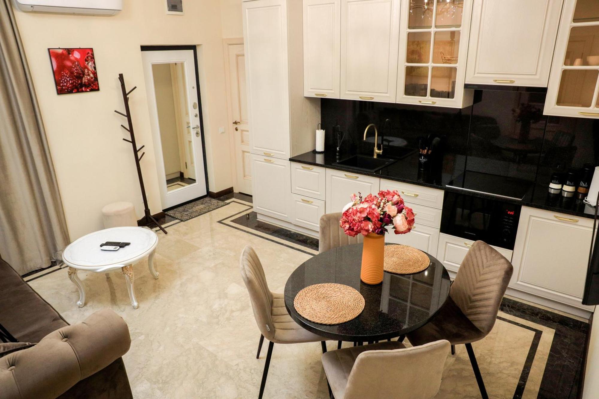 4Elements Apartments - One Br Apartments On Republic Square Erevan Esterno foto