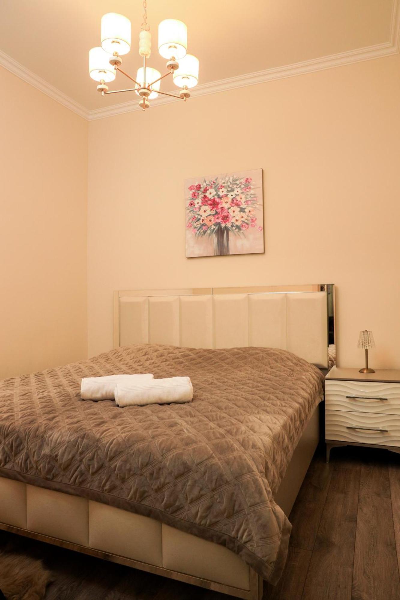 4Elements Apartments - One Br Apartments On Republic Square Erevan Esterno foto