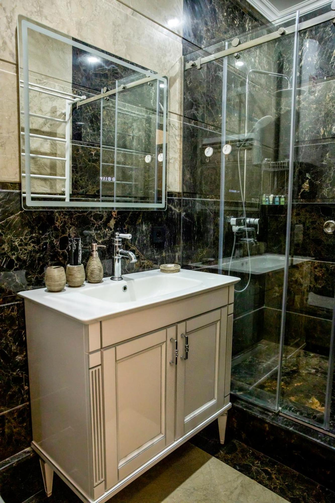 4Elements Apartments - One Br Apartments On Republic Square Erevan Esterno foto