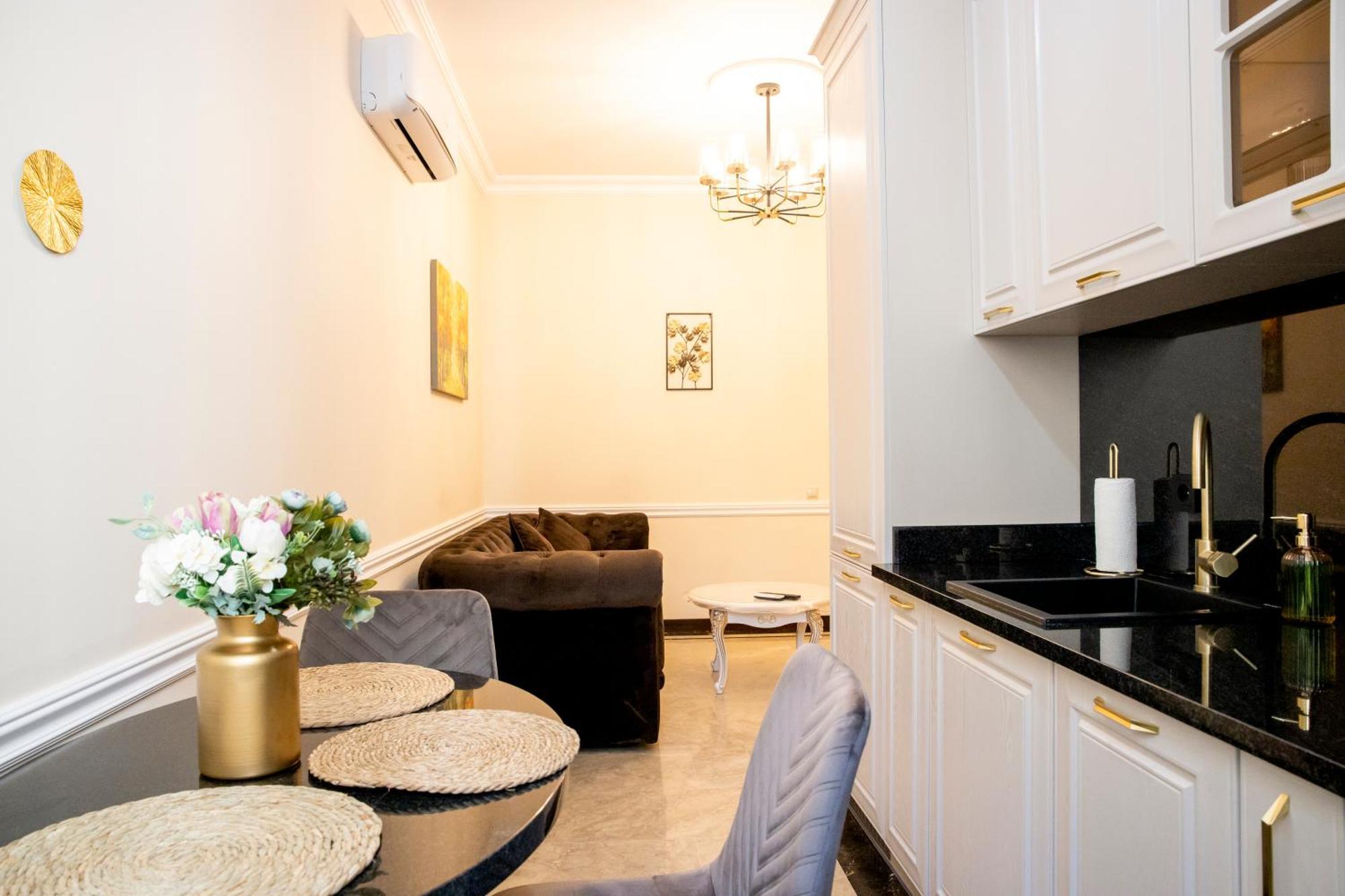 4Elements Apartments - One Br Apartments On Republic Square Erevan Esterno foto