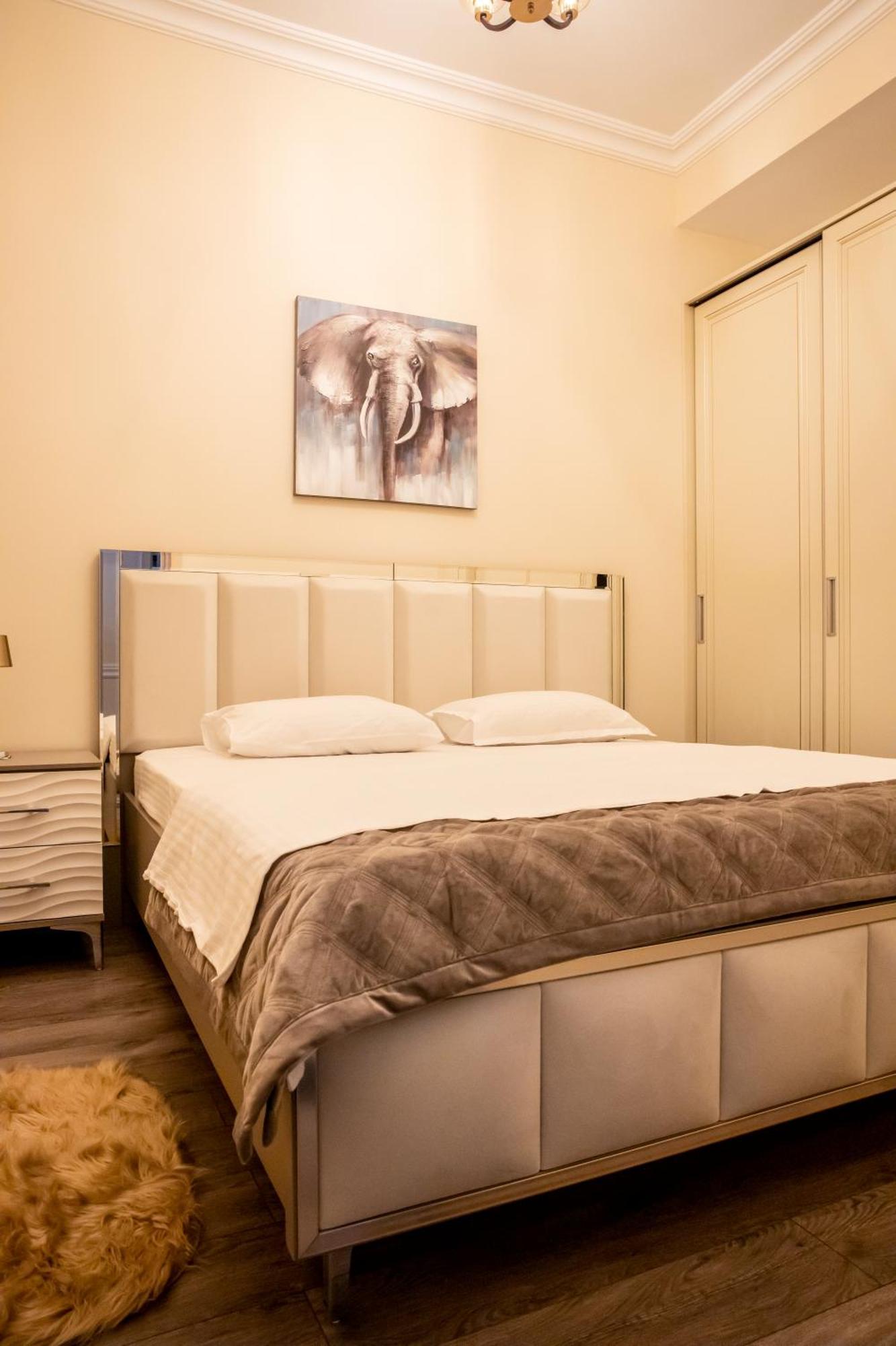 4Elements Apartments - One Br Apartments On Republic Square Erevan Esterno foto
