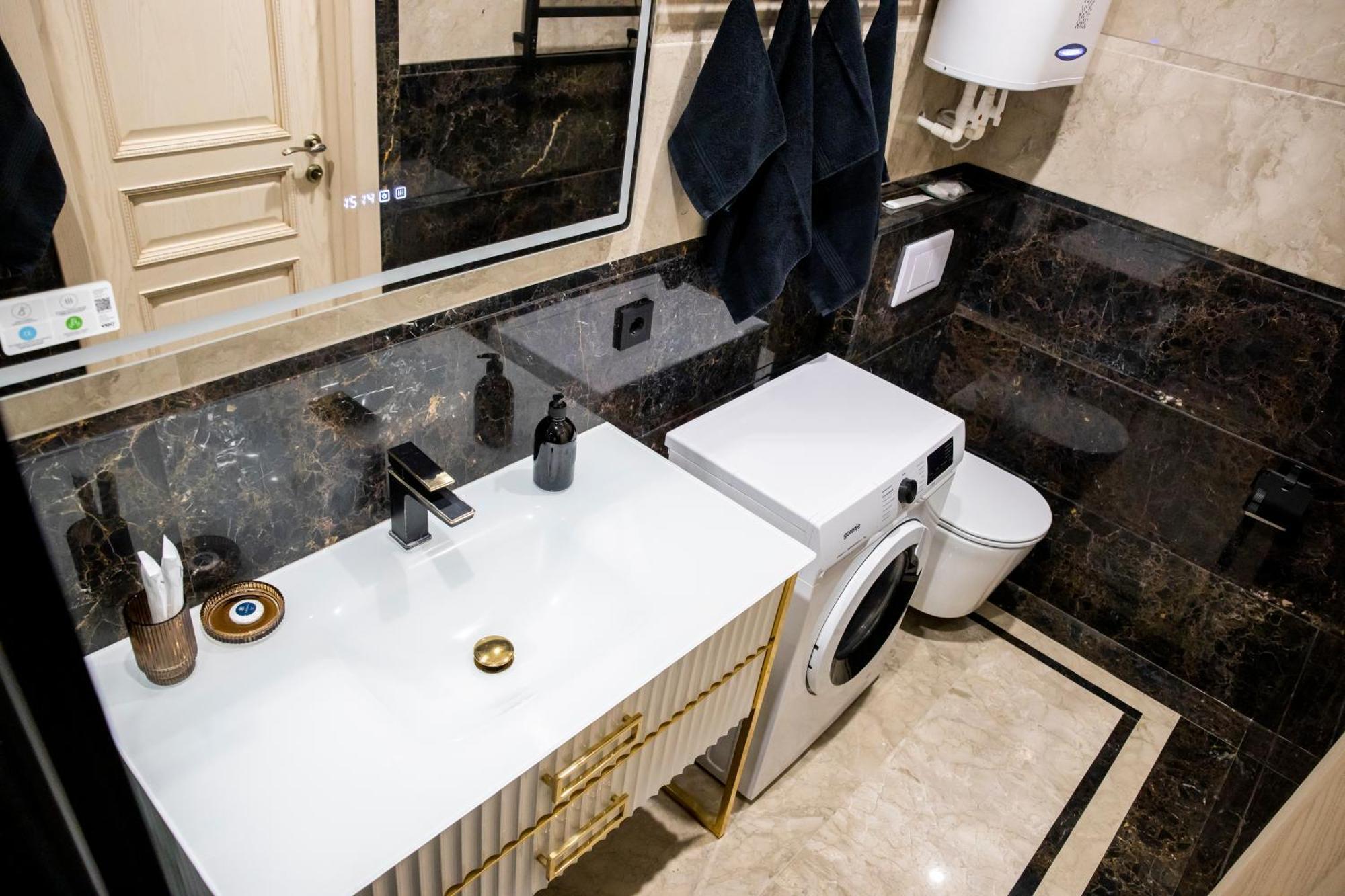 4Elements Apartments - One Br Apartments On Republic Square Erevan Esterno foto